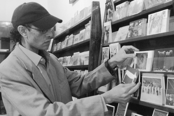 كلب ينبح ليقتل الوقت